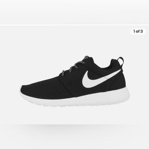 Nike Roche One Black / White Sneakers